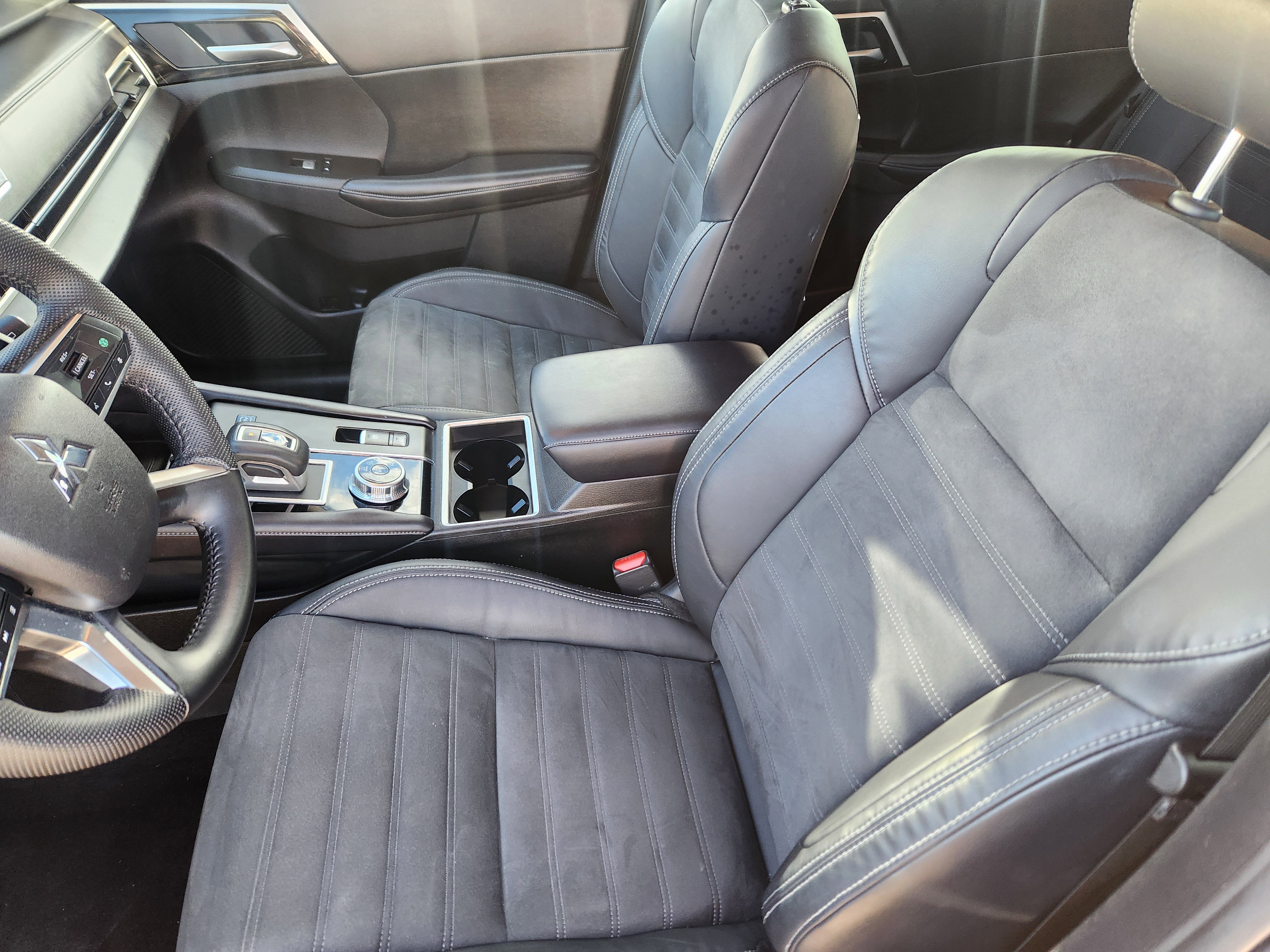 Used 2023 Mitsubishi Outlander SE image 10