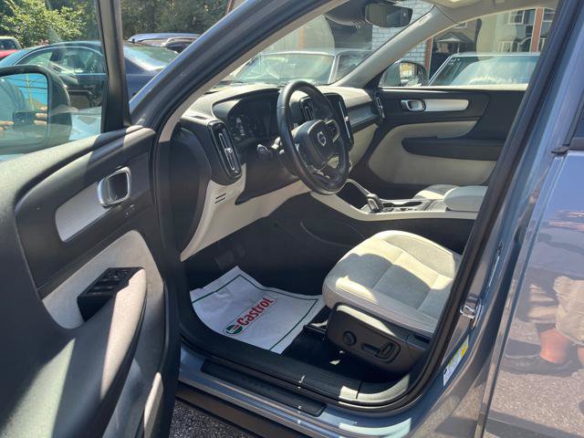 Used 2020 Volvo XC40 T5 Momentum AWD/4WD image 8