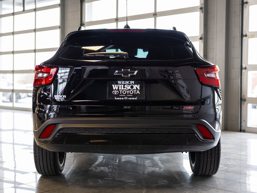 Used 2025 Chevrolet Trax RS w/ Sunroof Package image 4