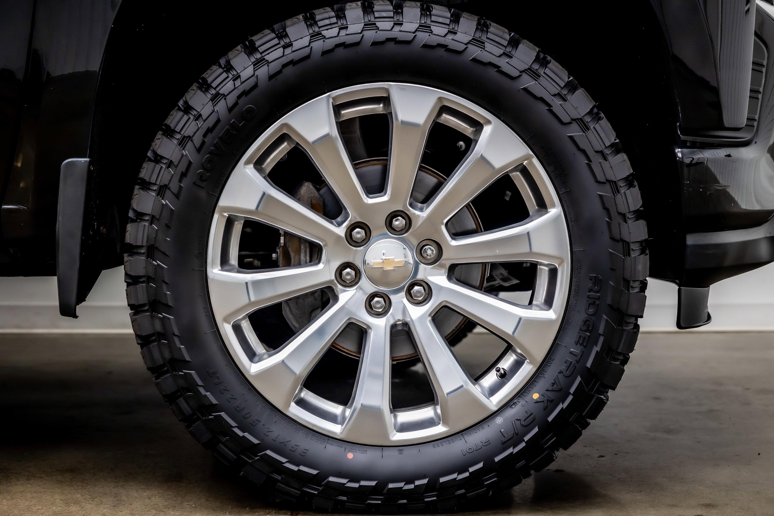 Used 2021 Chevrolet Silverado 1500 High Country w/ Technology Package image 40