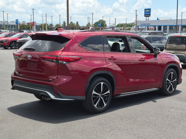 Used 2022 Toyota Highlander XSE FWD image 5