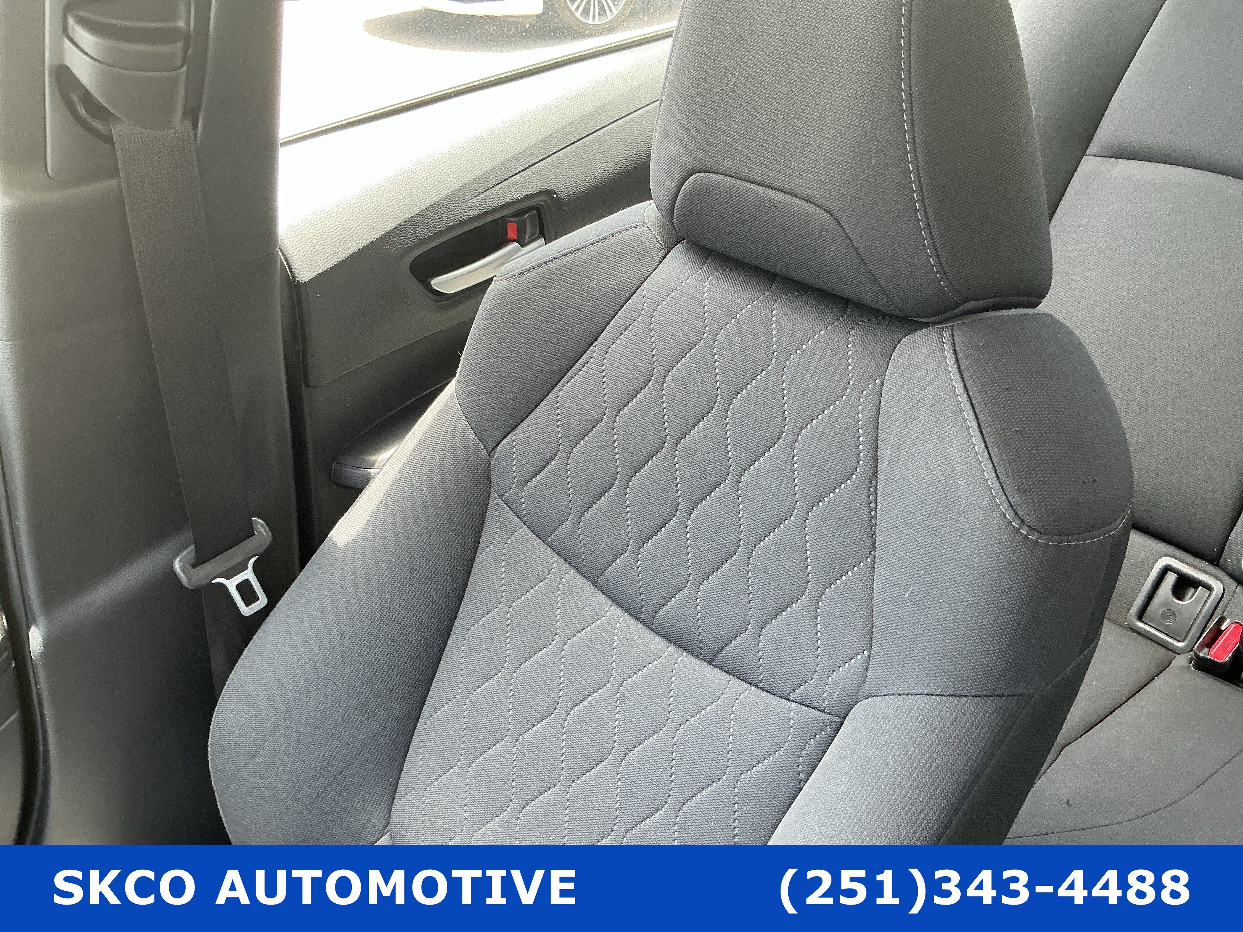 Used 2021 Toyota Corolla LE FWD image 27