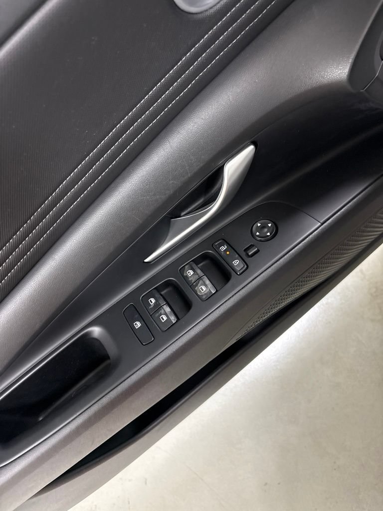 Used 2025 Hyundai Elantra SEL FWD image 17