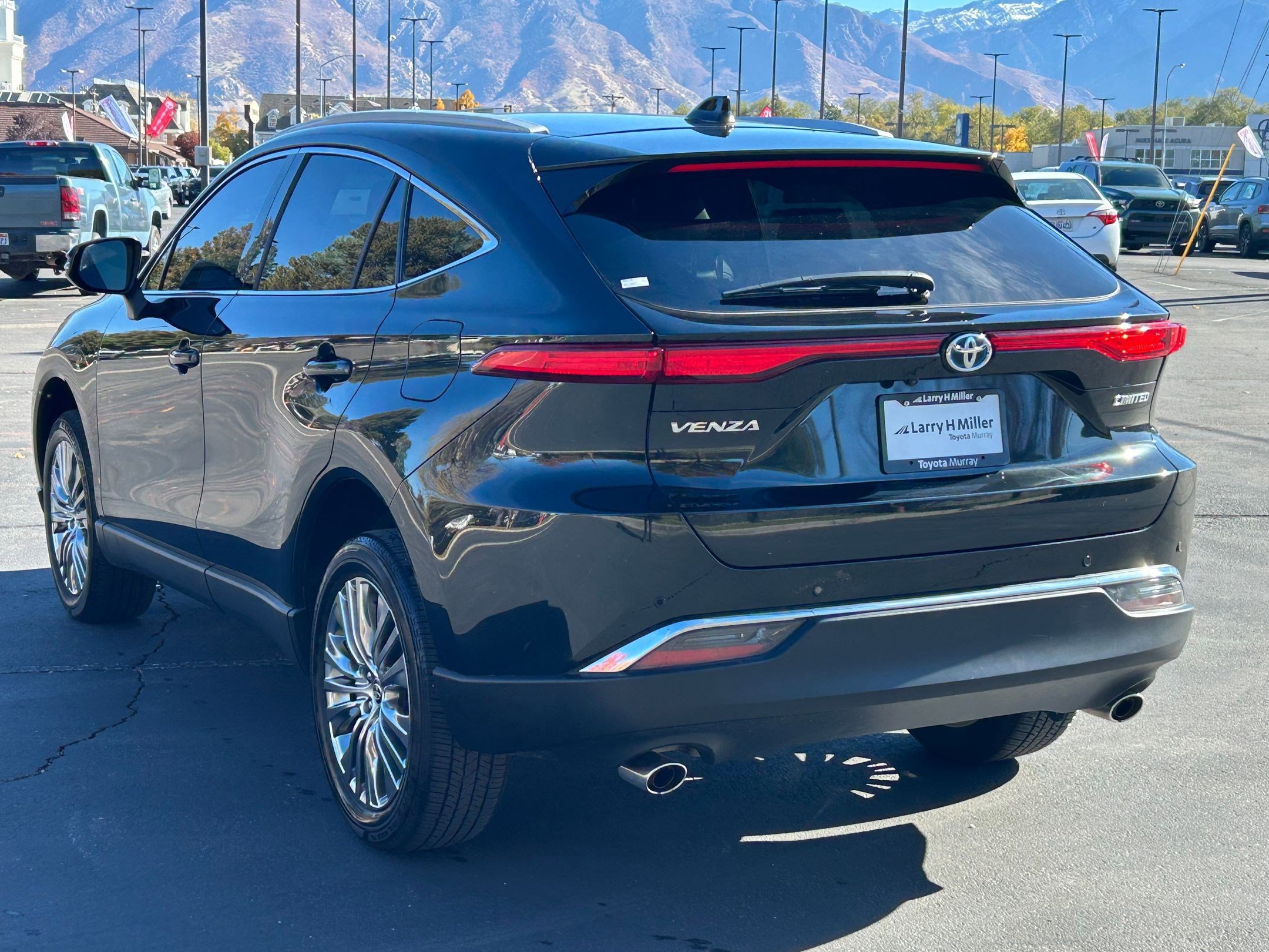 Used 2024 Toyota Venza Limited image 3