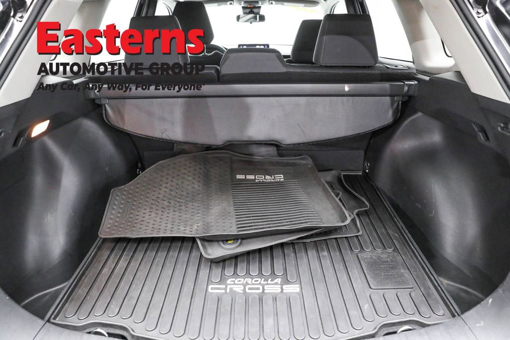 Used 2022 Toyota Corolla Cross LE image 9