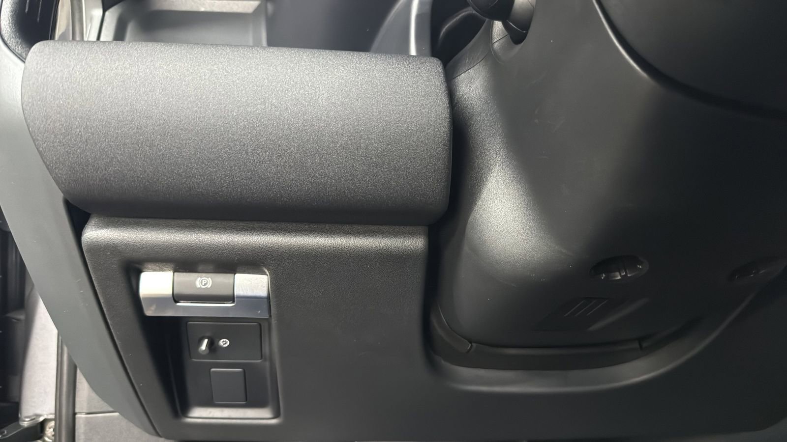 Used 2021 Land Rover Defender 110 X-Dynamic SE AWD/4WD image 17