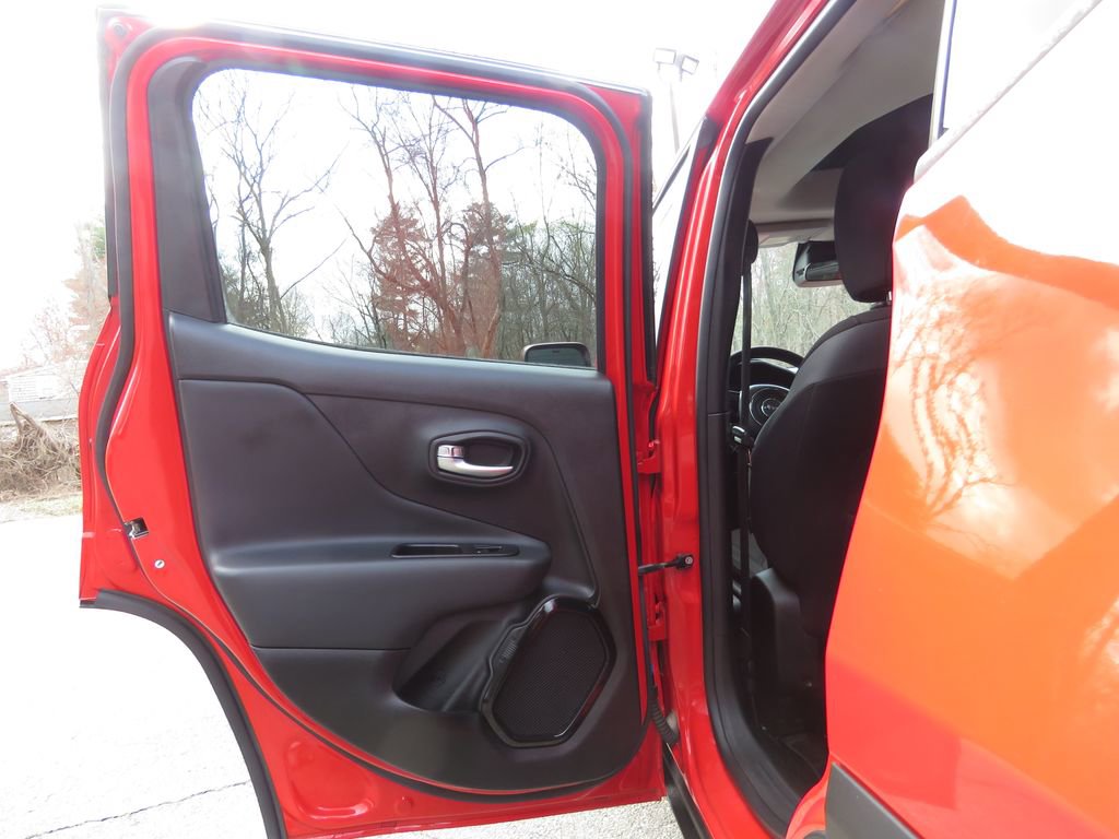 Used 2017 Jeep Renegade Altitude image 18