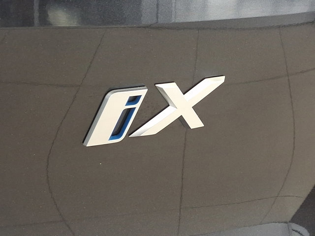 Certified 2025 BMW iX xDrive50 w/ Premium Package image 33