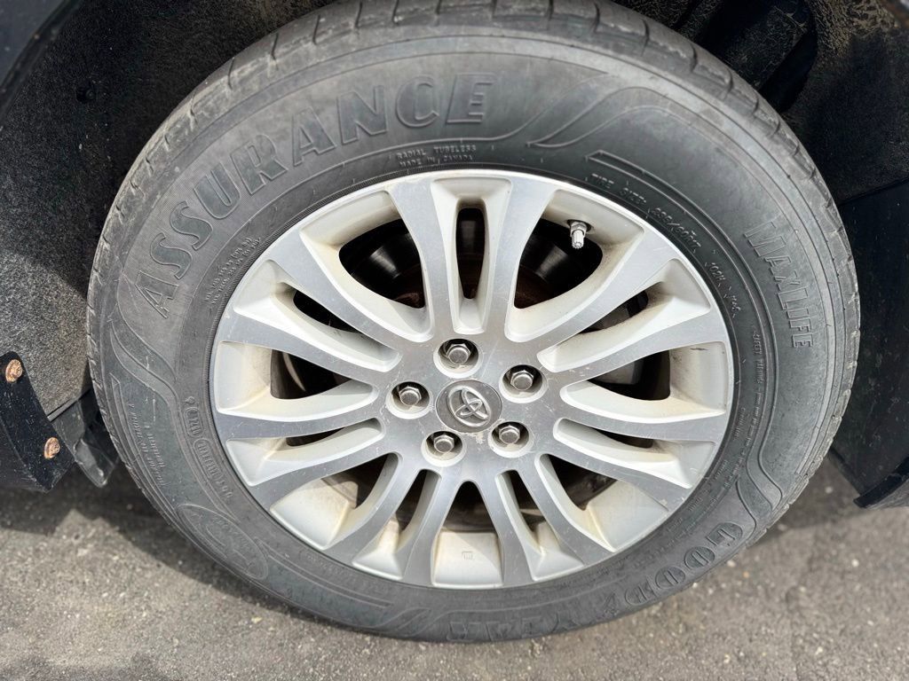 Used 2014 Toyota Sienna XLE FWD image 39