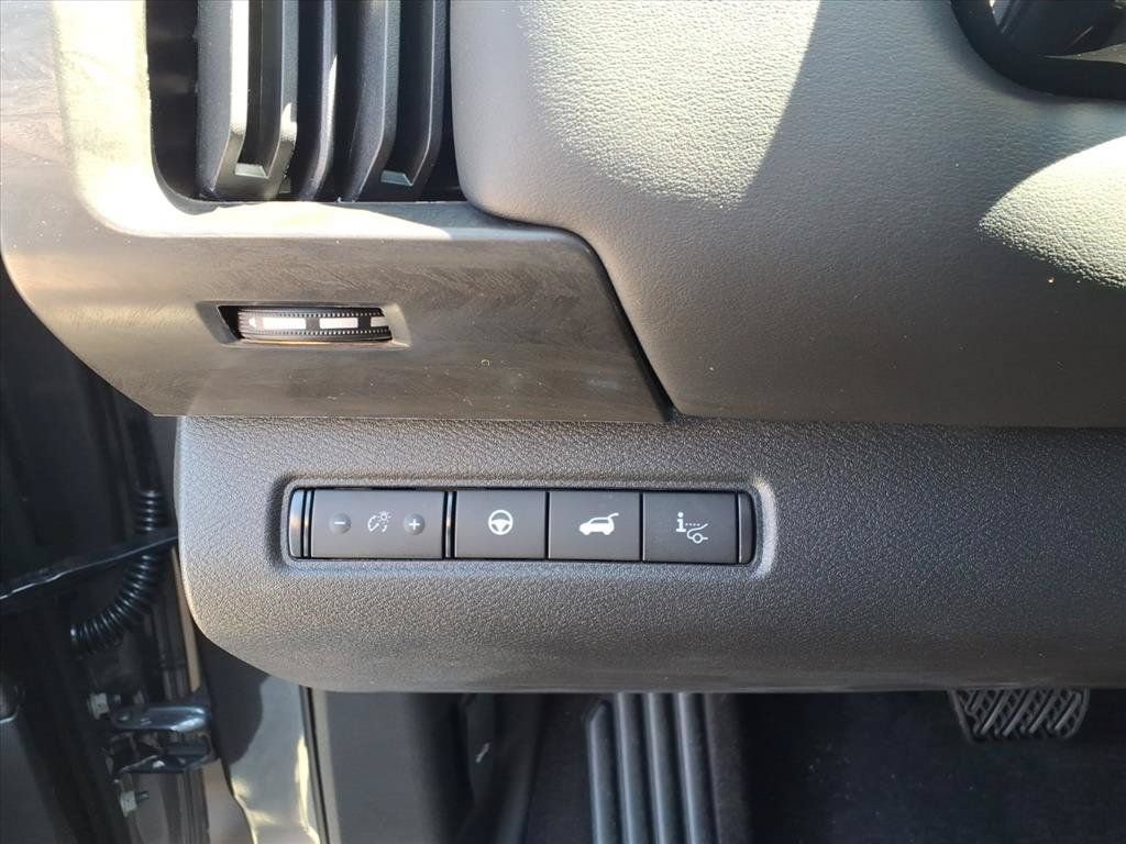 New 2026 Nissan Pathfinder Platinum AWD/4WD image 17