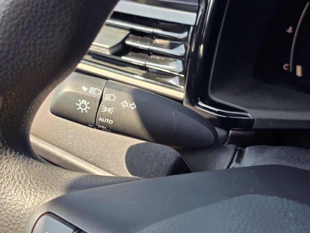 Used 2025 Toyota Camry LE FWD image 38