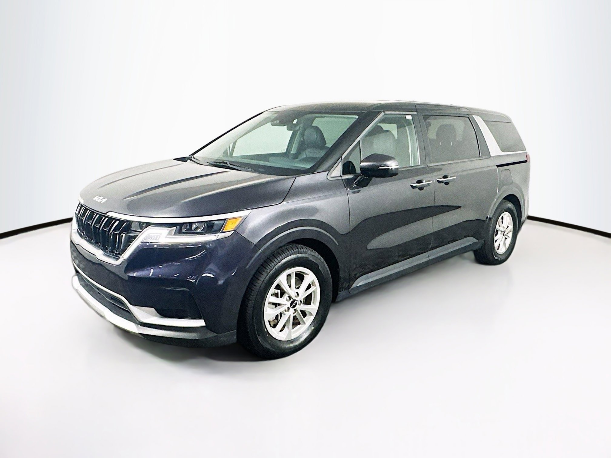 Used 2024 Kia Carnival LX image 3