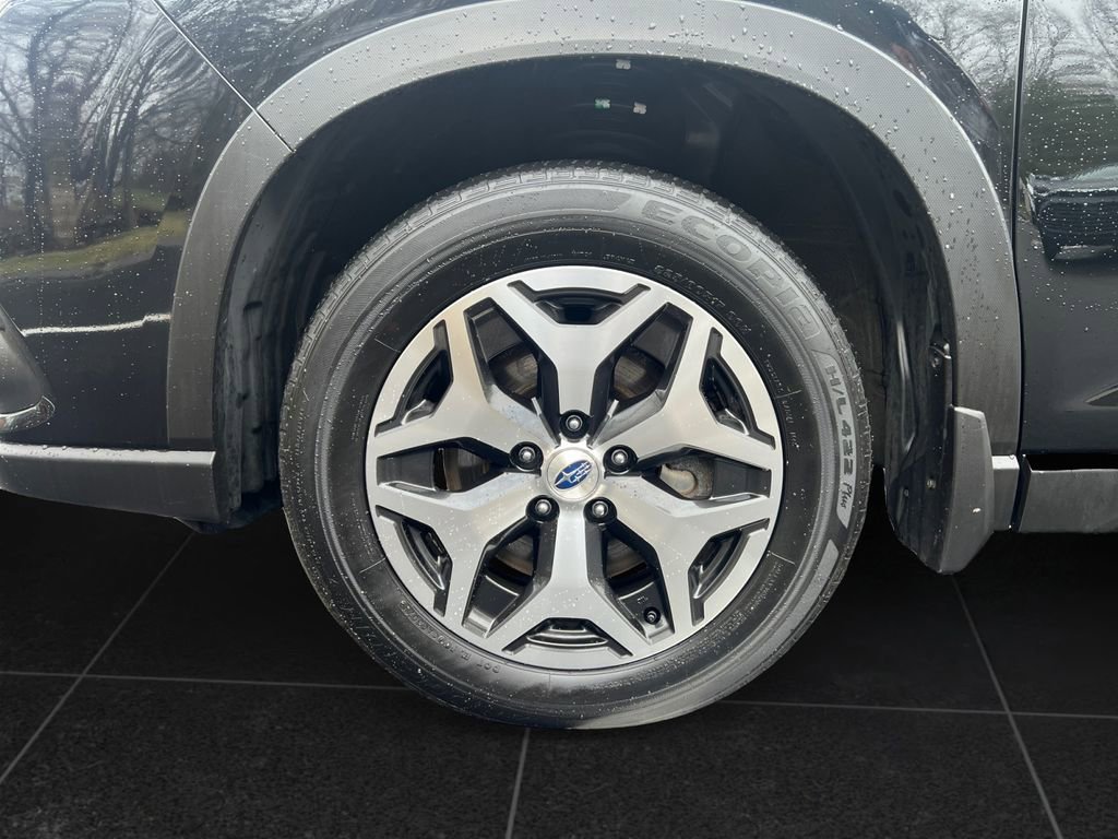 Used 2023 Subaru Forester Premium image 9