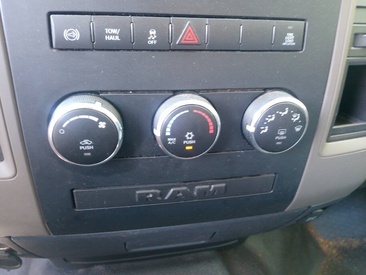 Used 2012 RAM 2500 ST w/ Chrome Appearance Group AWD/4WD image 15