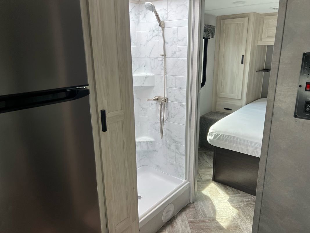 Used 2022 Ford E-450 and Econoline 450 Super Duty w/ Motorhome Prep Package image 24