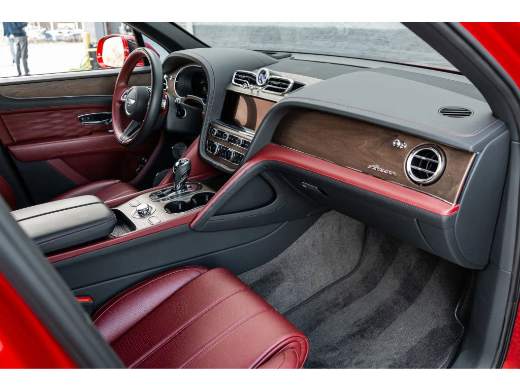 Used 2024 Bentley Bentayga Extended Wheelbase image 3
