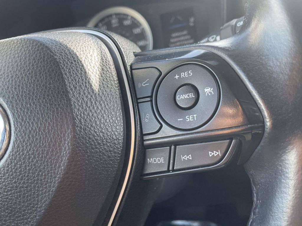 Used 2022 Toyota Corolla Cross LE AWD/4WD image 27