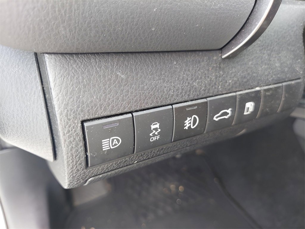 Used 2018 Toyota Camry SE image 21