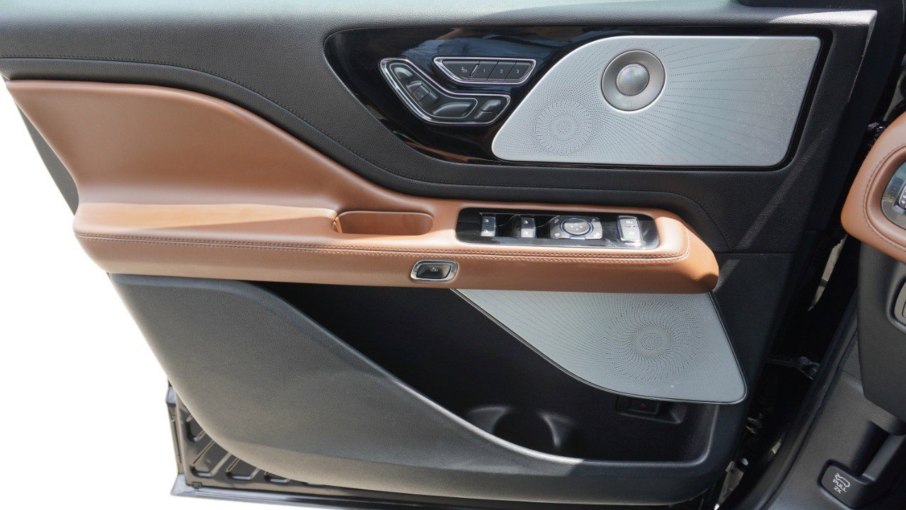 Used 2021 Lincoln Aviator Grand Touring w/ Equipment Group 302A AWD/4WD image 23