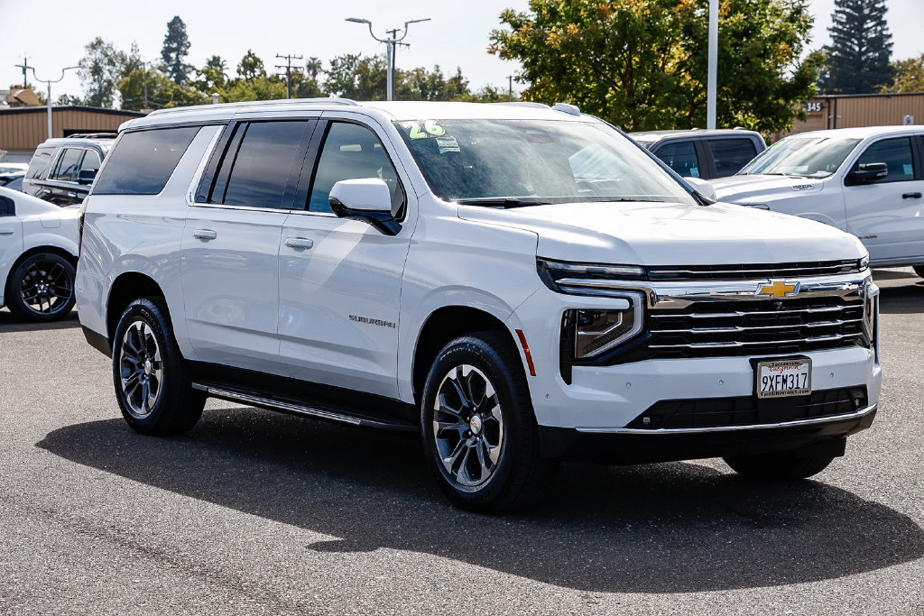 Used 2026 Chevrolet Suburban LT w/ Comfort Package AWD/4WD image 5