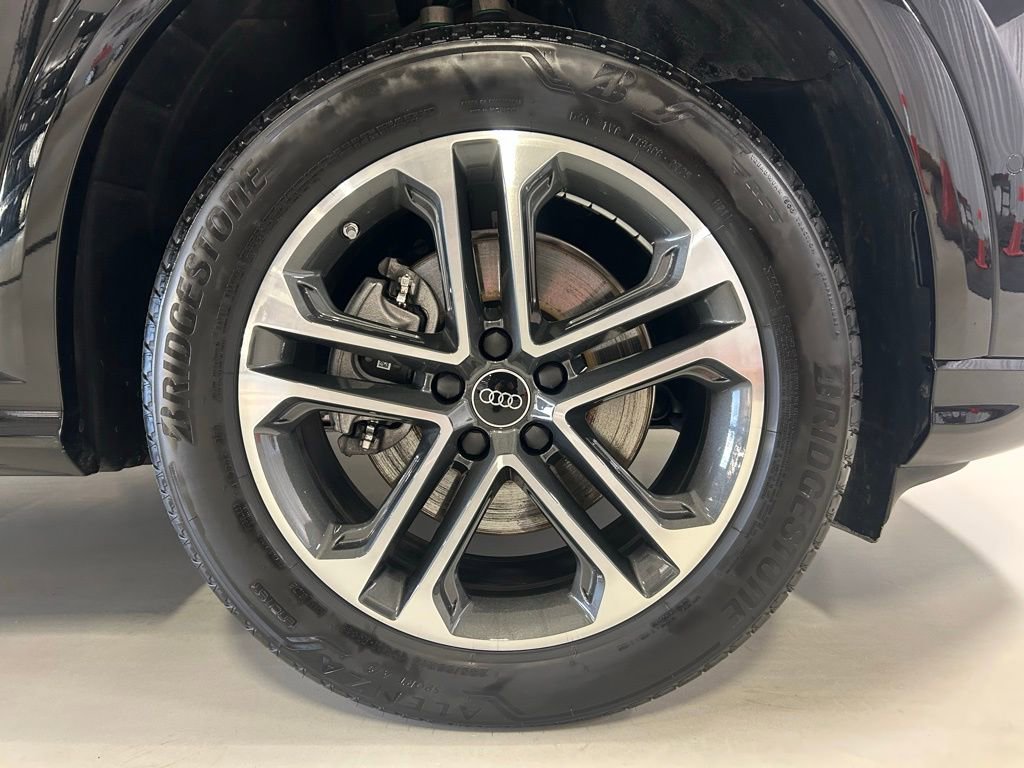 Used 2025 Audi Q5 Premium w/ Convenience Package AWD/4WD image 30