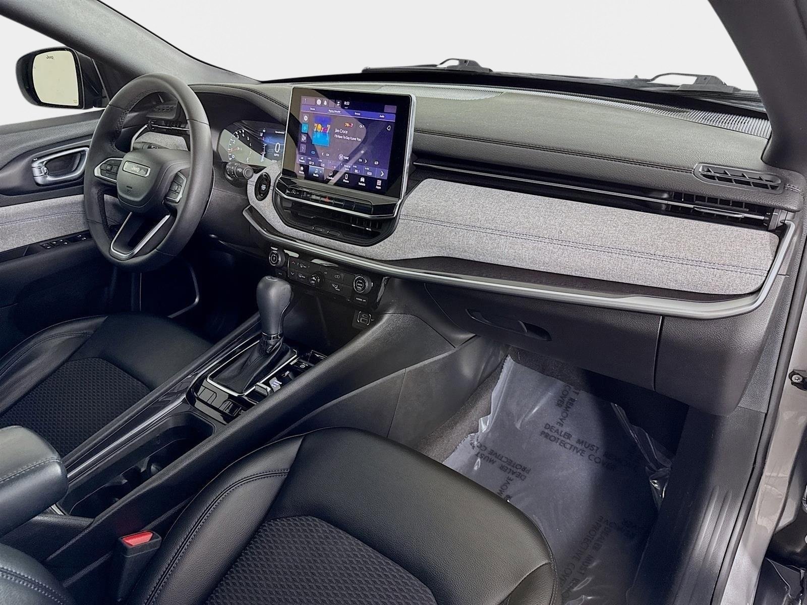 Used 2023 Jeep Compass Latitude image 28