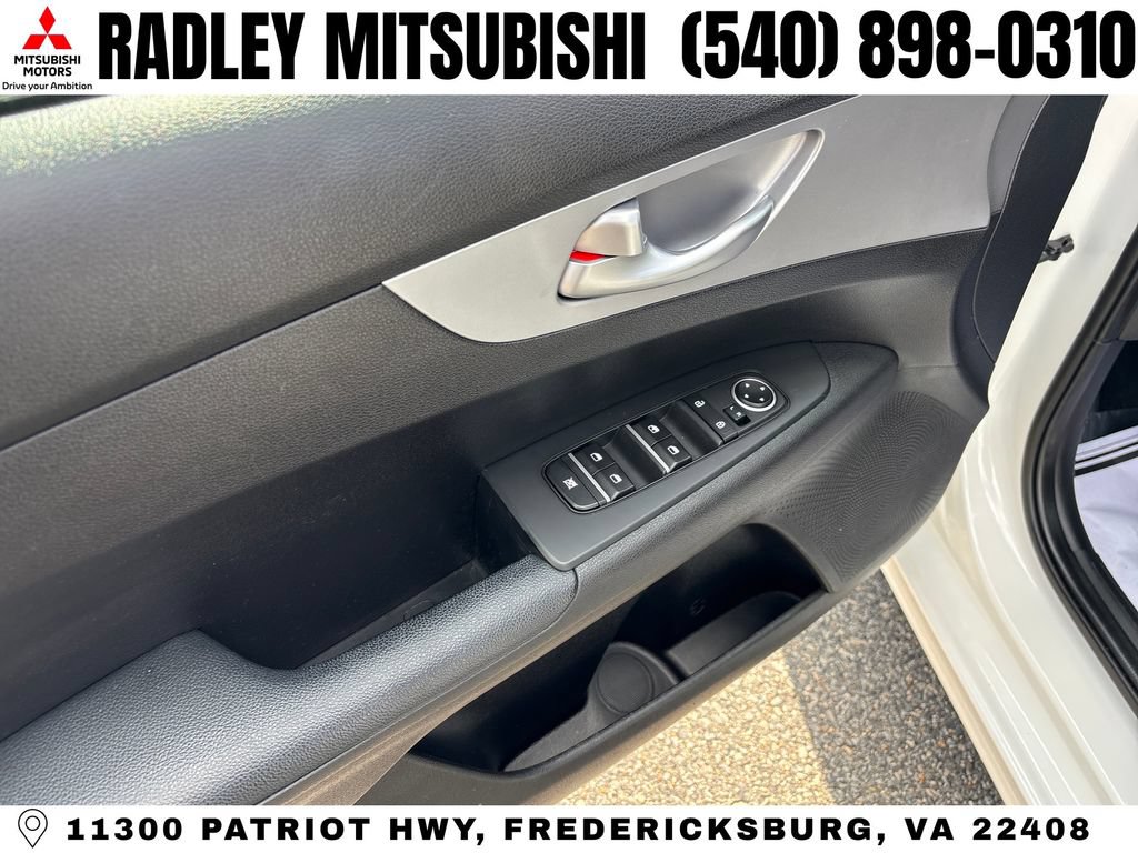 Used 2023 Kia Forte LXS FWD image 5