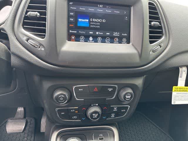 Used 2018 Jeep Compass Latitude w/ Popular Equipment Group AWD/4WD image 8