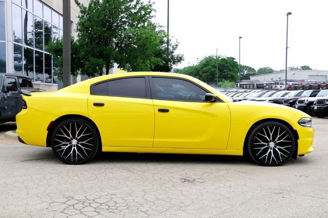 Used 2018 Dodge Charger SXT Plus w/ Blacktop Package RWD image 4
