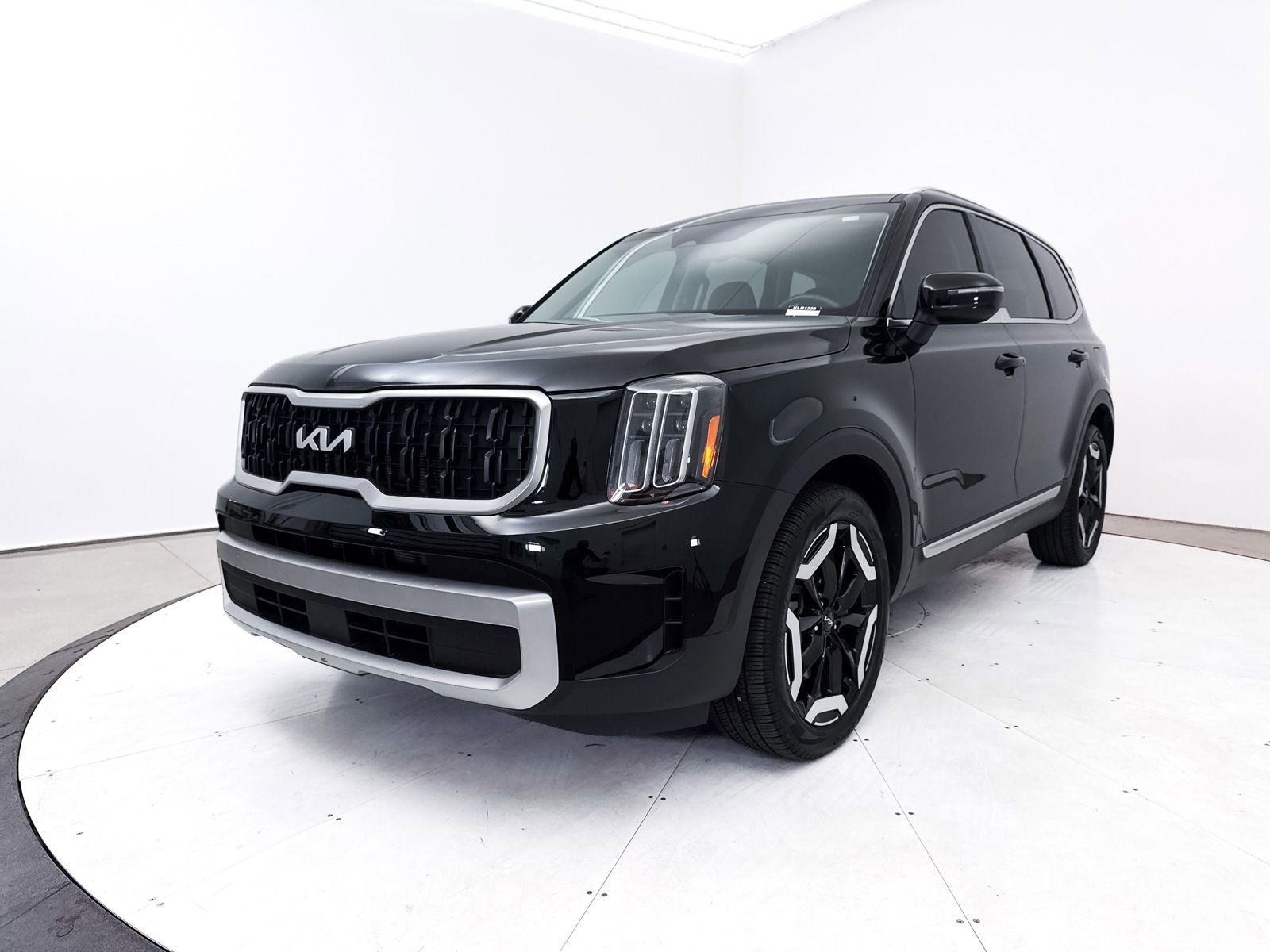 Certified 2024 Kia Telluride EX w/ EX Captain's Chair Package image 15