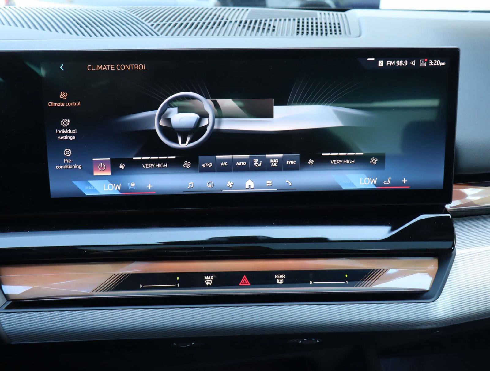 Used 2025 BMW i5 xDrive40 image 14