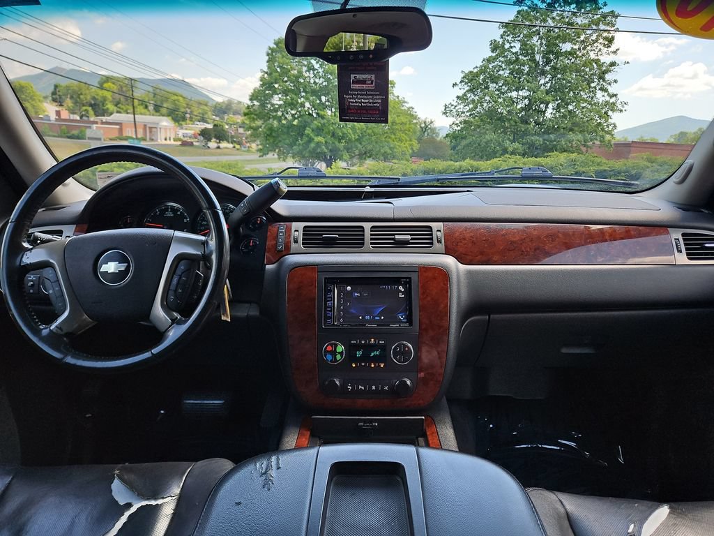 Used 2010 Chevrolet Suburban LTZ AWD/4WD image 13