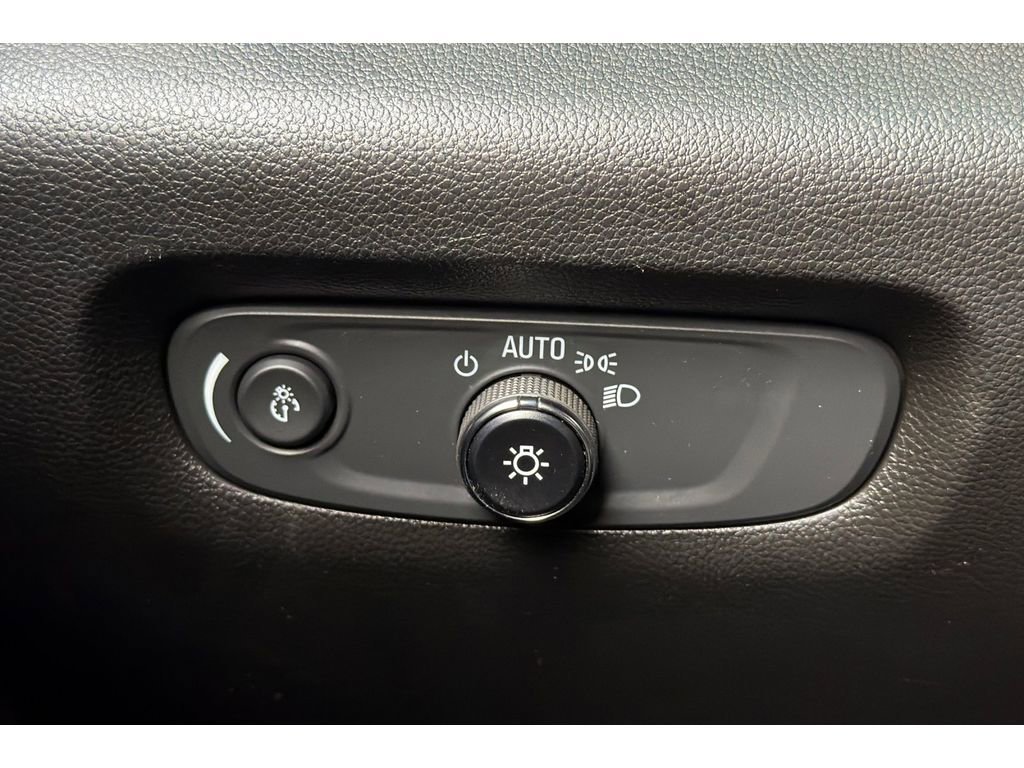 Used 2023 Chevrolet Traverse LT FWD image 32
