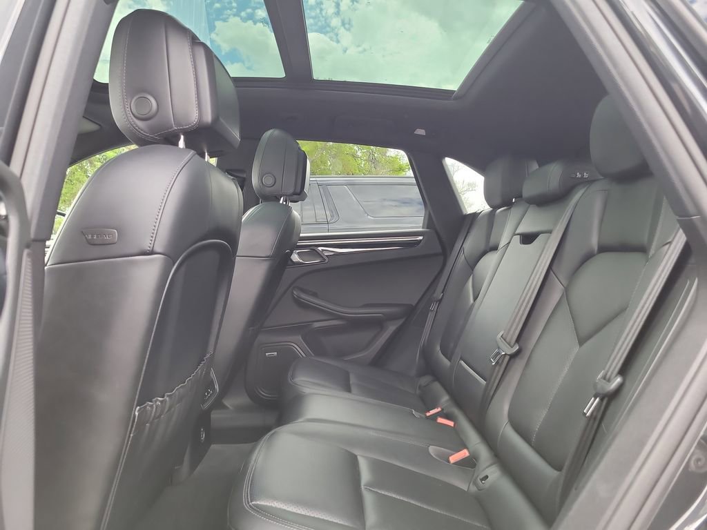 Used 2018 Porsche Macan image 11