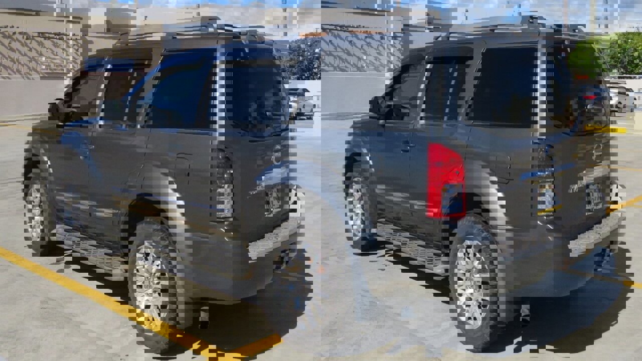 Used 2008 Nissan Pathfinder LE image 3