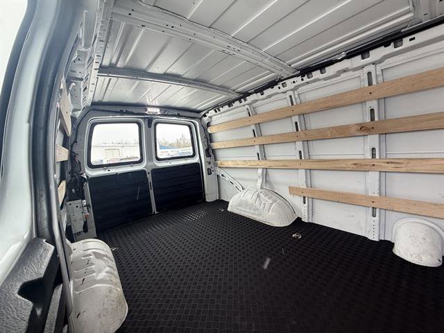 Used 2024 Chevrolet Express 2500 w/ Driver Convenience Package image 18