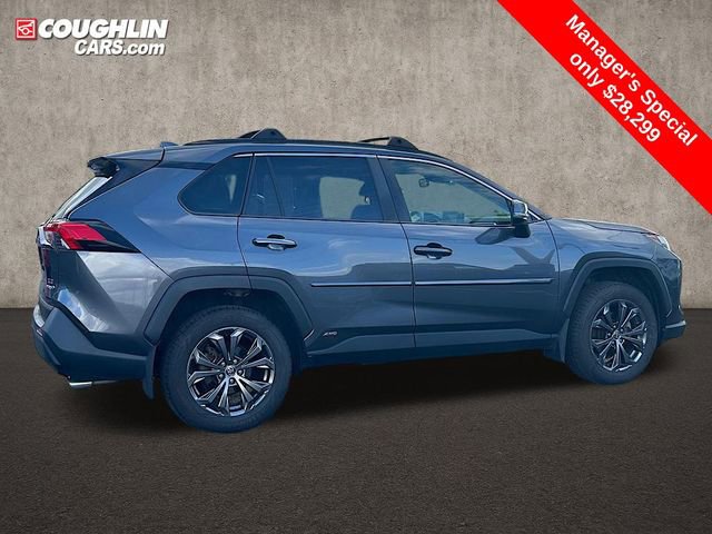 Used 2022 Toyota RAV4 XLE Premium image 4