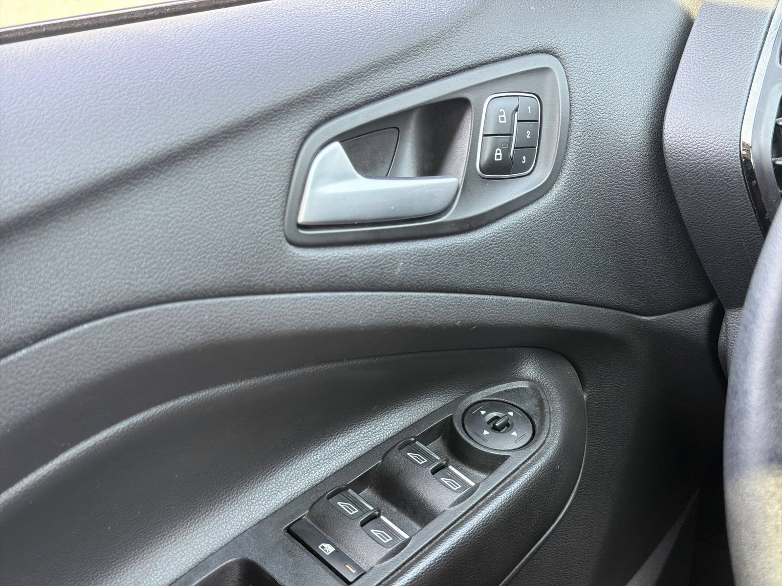 Used 2017 Ford Escape Titanium FWD image 27
