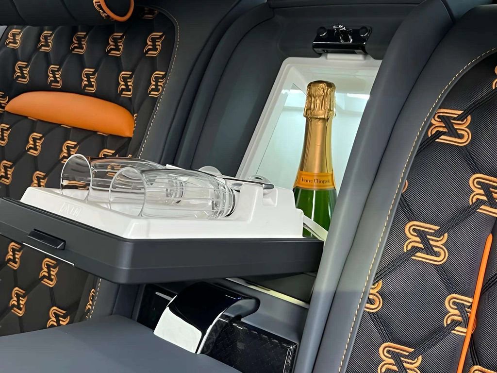 Used 2025 Rolls-Royce Cullinan Black Badge image 7