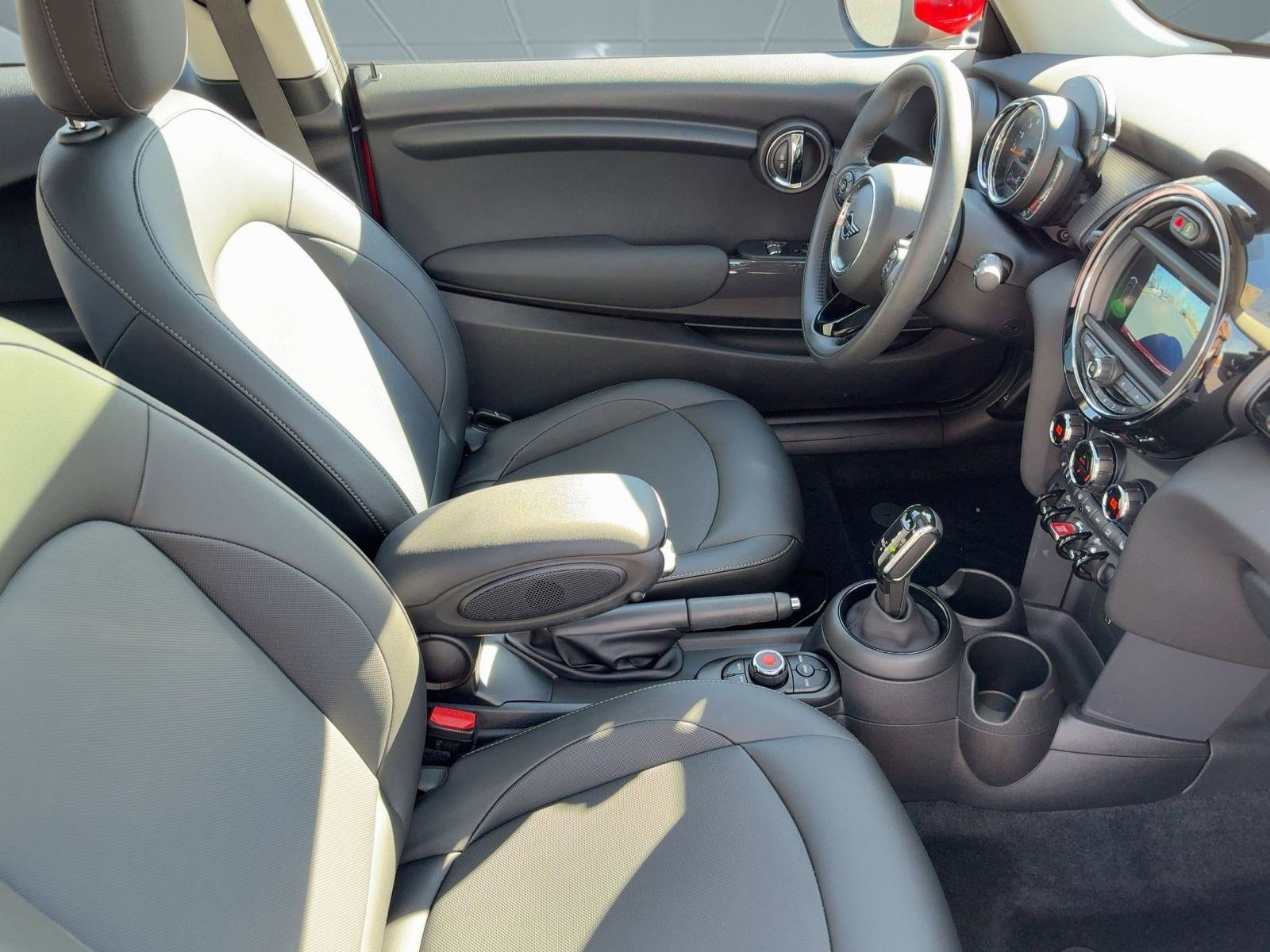 Used 2020 MINI Cooper 2-Door Hardtop w/ Storage Package image 30