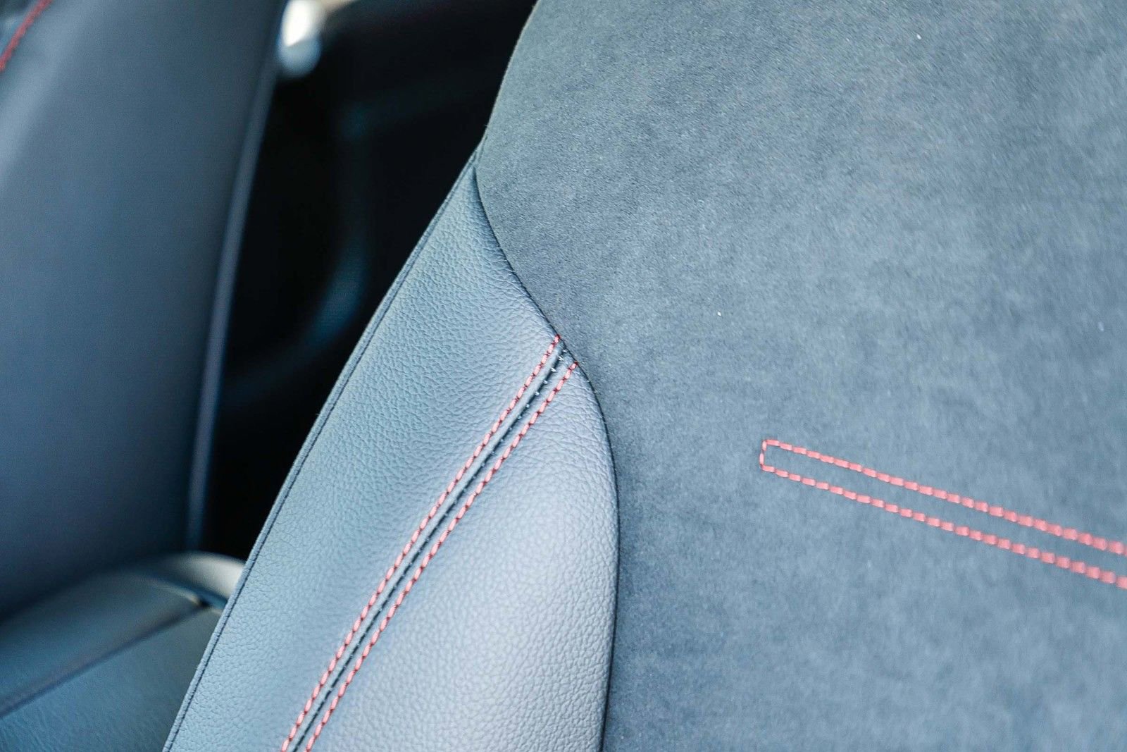 Used 2024 Mercedes-Benz EQB 300 4MATIC image 25