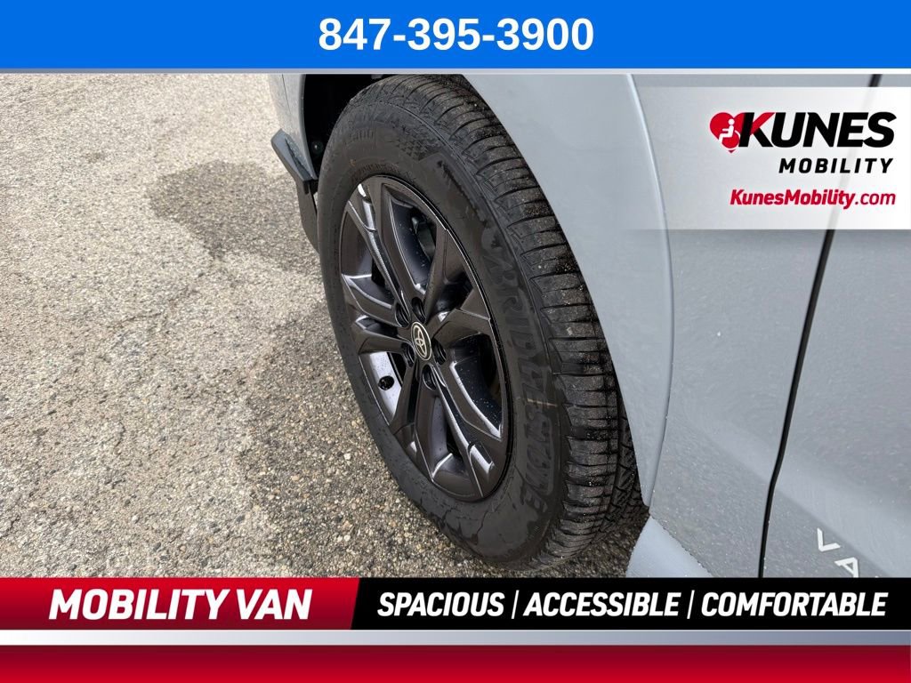 Used 2025 Toyota Sienna XSE w/ XSE Plus Package AWD/4WD image 10