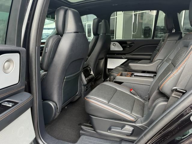 Used 2025 Lincoln Aviator Black Label w/ Jet Appearance Package image 14