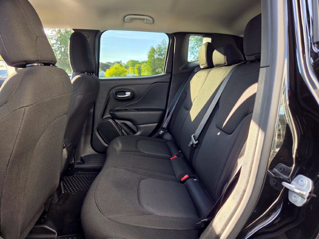 Used 2023 Jeep Renegade Latitude AWD/4WD image 23