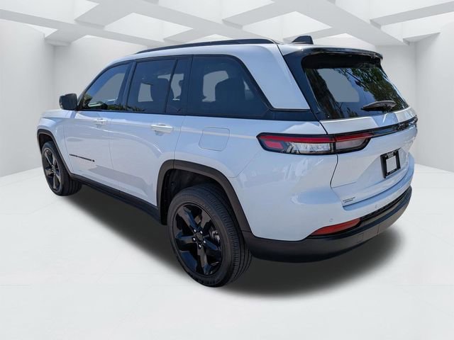 Used 2024 Jeep Grand Cherokee Altitude image 7