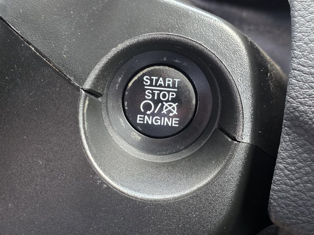 Used 2019 Jeep Compass Latitude FWD image 17