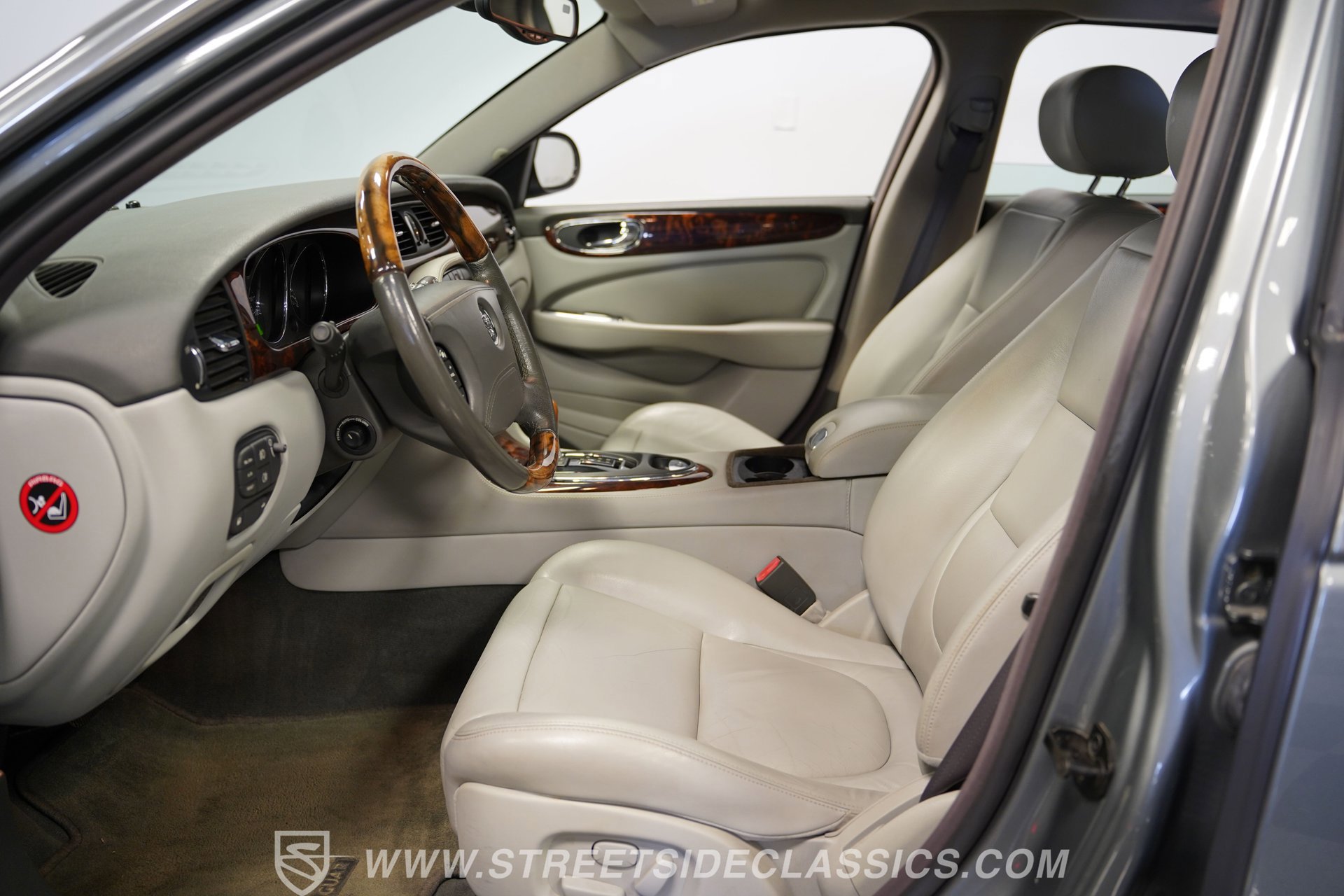 Used 2004 Jaguar XJ8 image 38