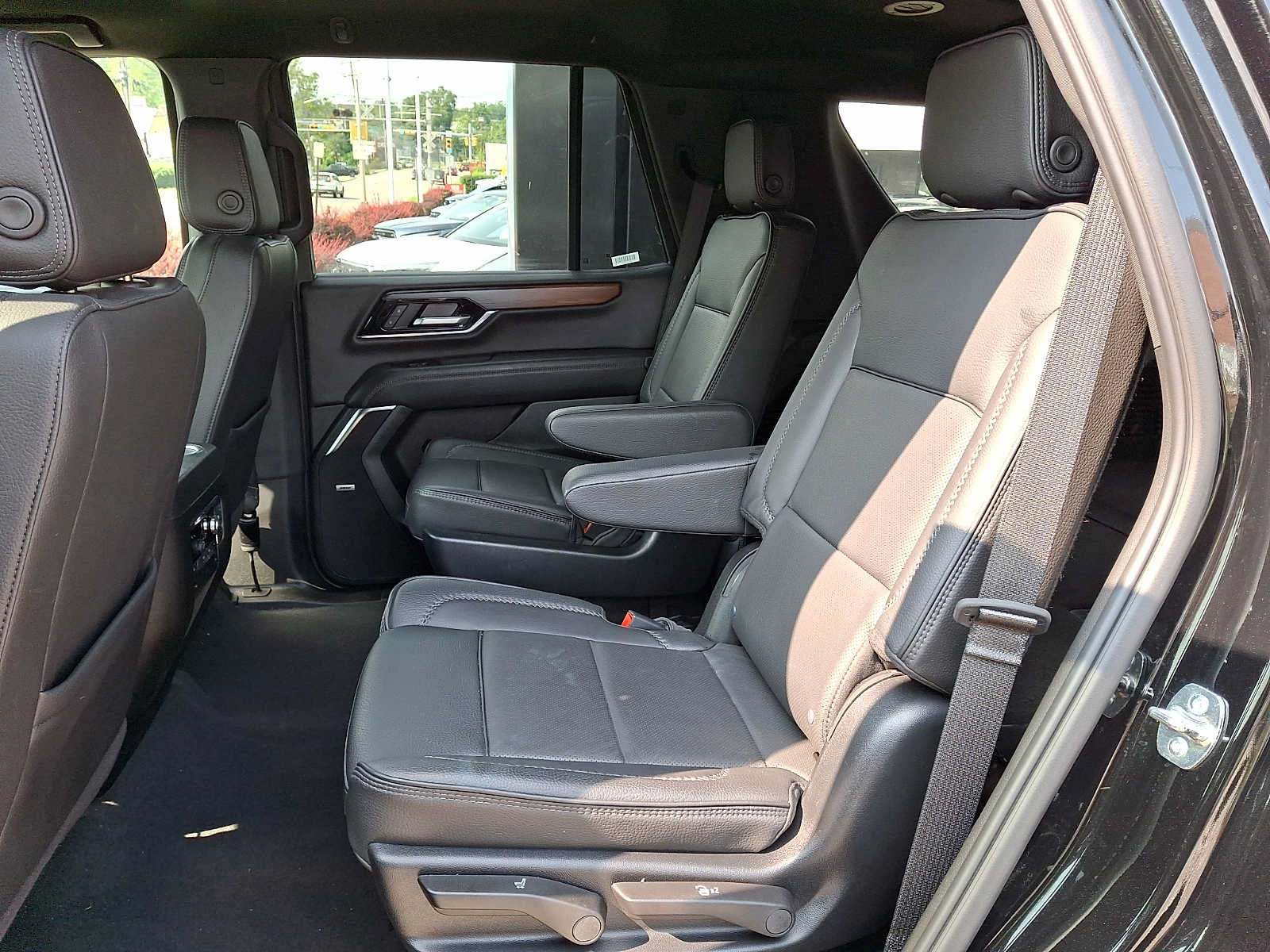 Used 2025 GMC Yukon Denali AWD/4WD image 8