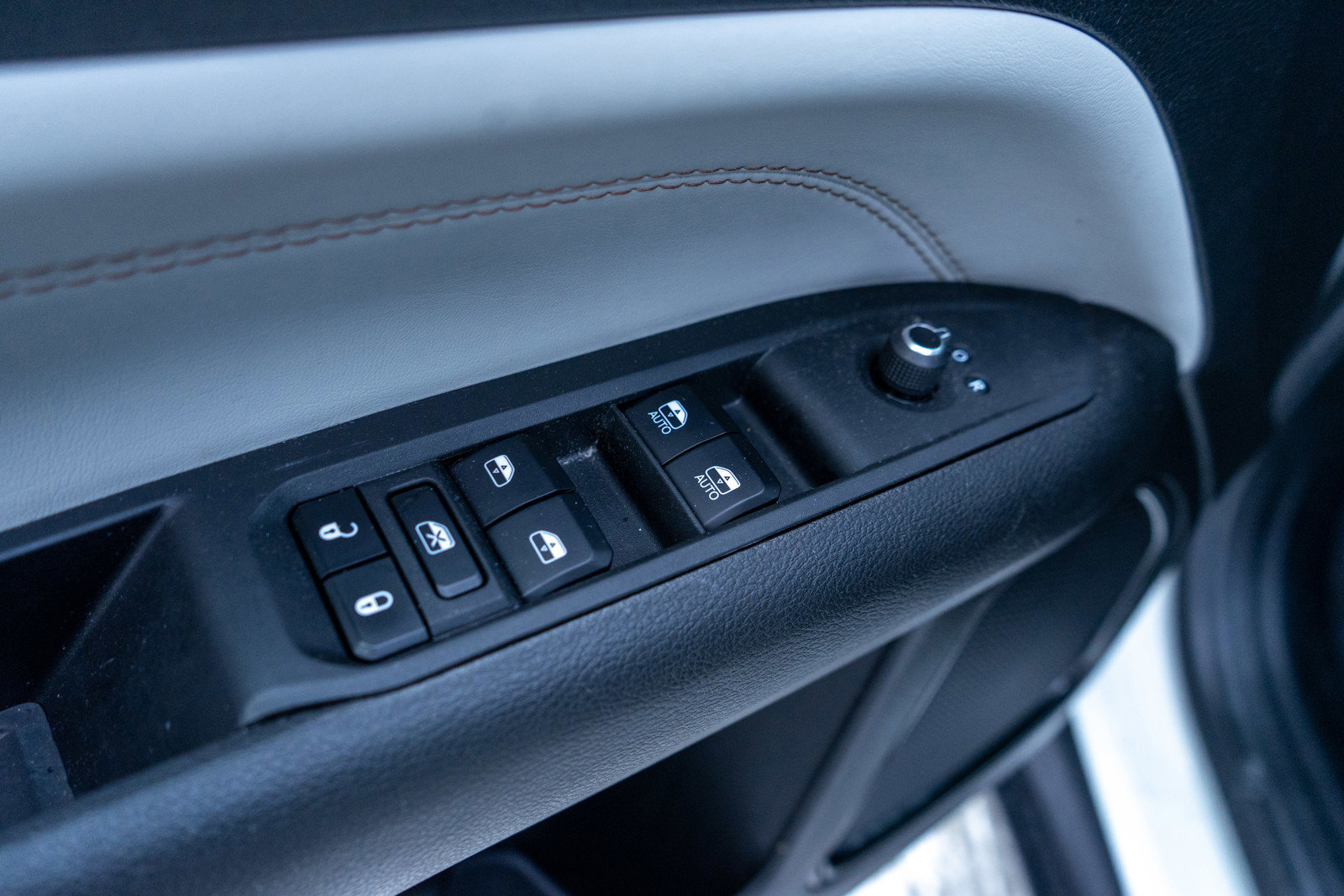 Used 2024 Jeep Compass Limited image 14