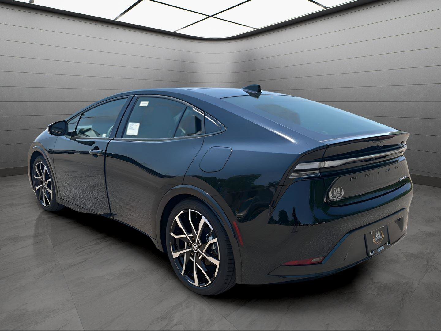 New 2025 Toyota Prius Plug-In Hybrid image 3